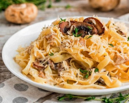 Талиатели с гъби, синьо сирене и сметана