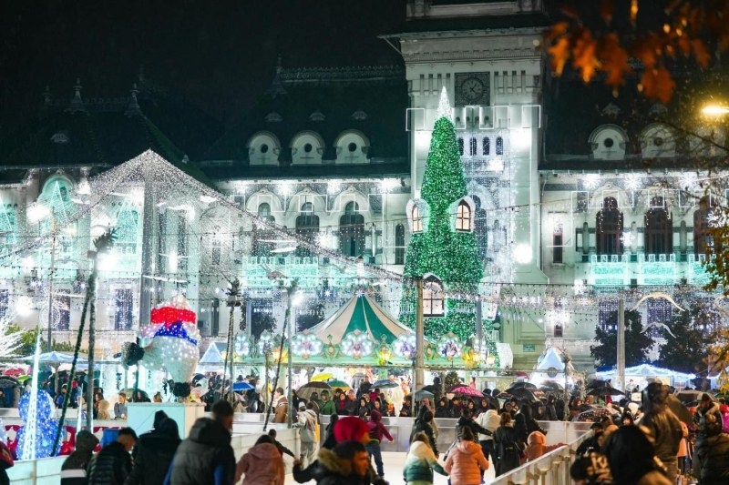 Румънският град Крайова е домакин на най-красивата коледна елха в Европа.