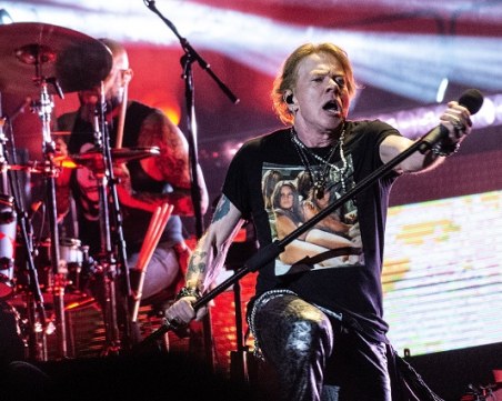 Обвиниха Аксел Роуз от Guns N’Roses в сексуално насилие