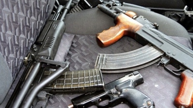 Полицаи от Хисаря откриха незаконен арсенал в частен имот в