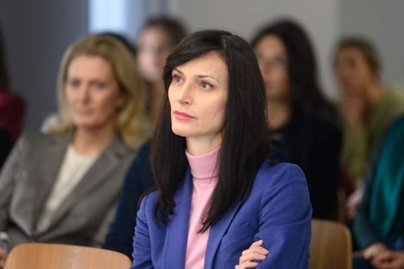 Мария Габриел: Няма напрежение в кабинета заради исканата оставка на Калин Стоянов