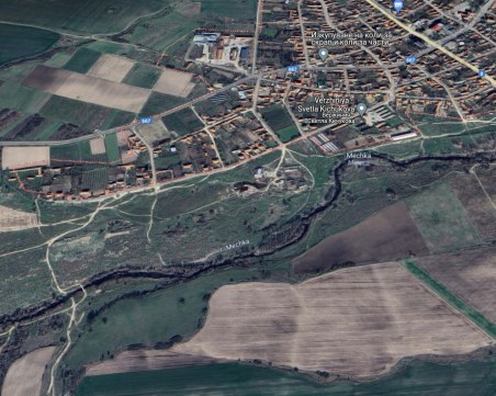 Фирма иска да добива баластра на метри от къщи в Първомай, превръща 440 дка в работна площадка