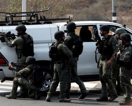 Първата група заложници на 