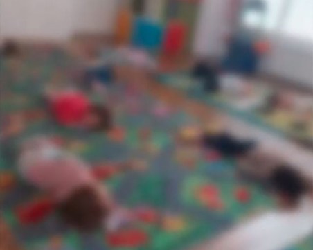 Родители: Децата ни спят на земята в детска градина в София, понякога не ги хранят