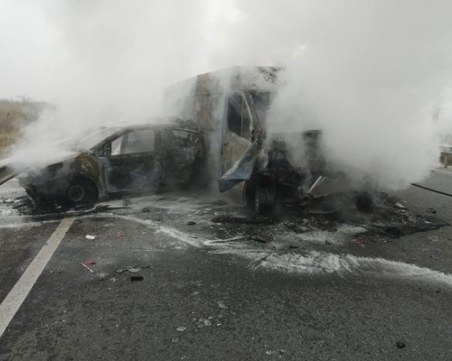 Тежка катастрофа на пътя Пловдив-Пазарджик! Лек автомобил е изгорял, има жертва