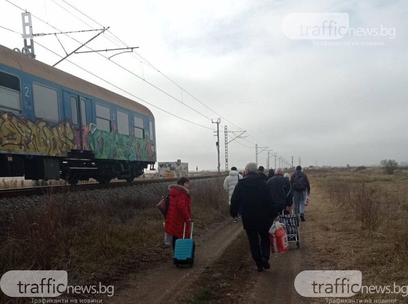 Пътниците от влака, който по-рано днес блъсна камион на жп