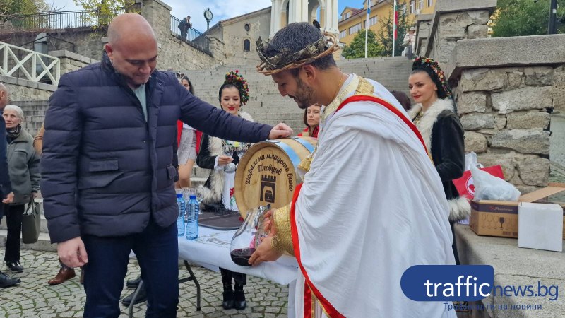 Пловдив в плен на Дионис: Над 300 вида вина се леят в Стария град