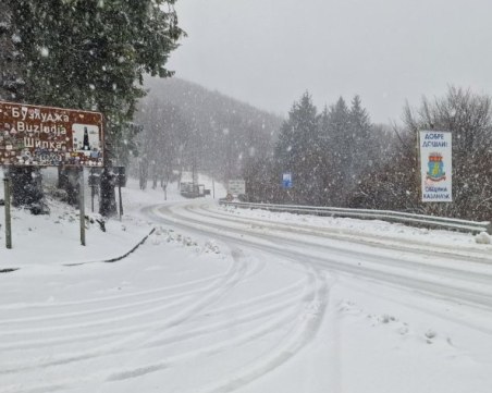 Над 5 см е снежната покривка на 