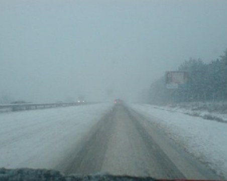 Спряха и тежките камиони на АМ „Тракия” между София и Пловдив заради снега