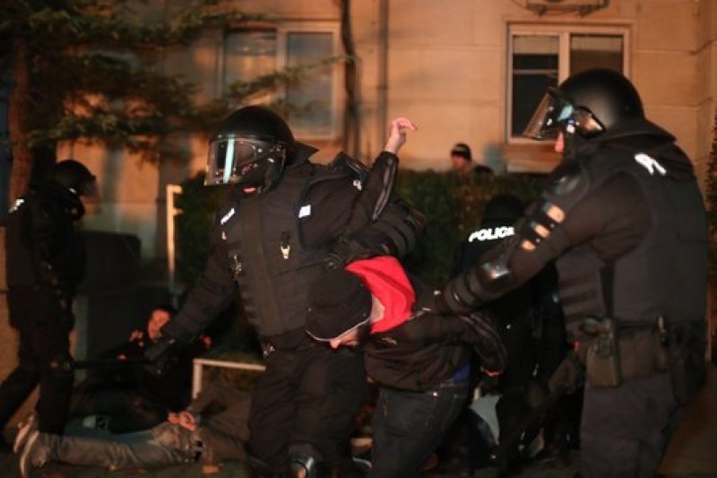 Още 7 полицаи с дисциплинарни производствата след протеста срещу БФС