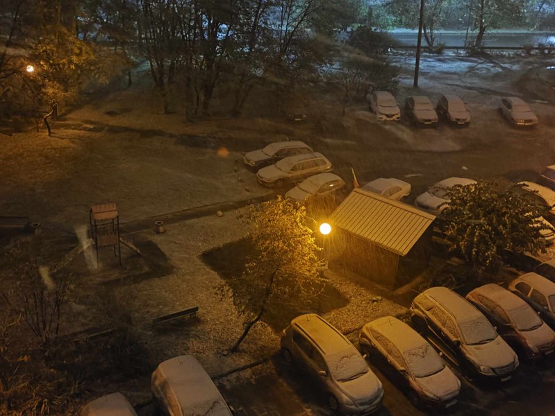 Заваля сняг и в Пловдив  - ще трупа до сутринта