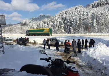 Деветима туристи блокирани на билото на Стара планина са спасени и