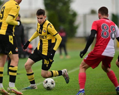 Дубълът на Ботев загуби голов трилър със Саяна