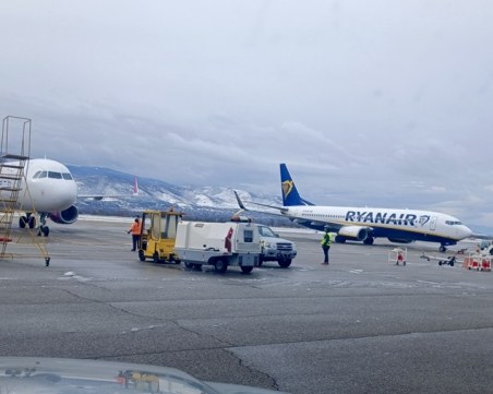 Летище Пловдив изпълнява полетите въпреки сложната обстановка