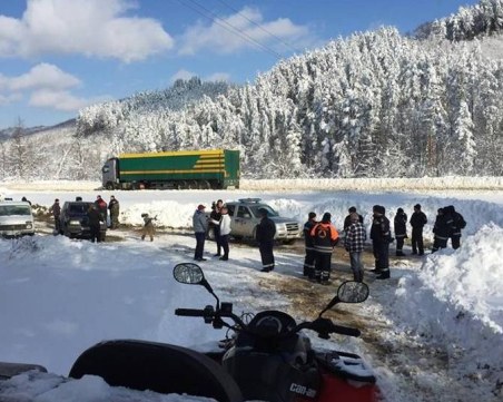 Спасени са деветима тийнейджъри, блокирани на билото на Стара планина