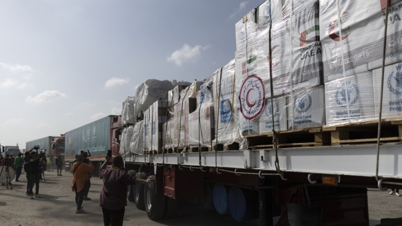 Започна най-голямата доставка на помощи за Газа - пристигнали са общо 61 камиона
