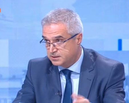 Енергийният министър: В около 590 населени места все още има проблеми с тока