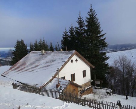 Евакуираха блокирани туристи от хижа в Стара планина