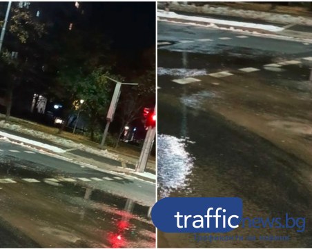 Голяма ВиК авария наводни кръстовище в центъра на Пловдив