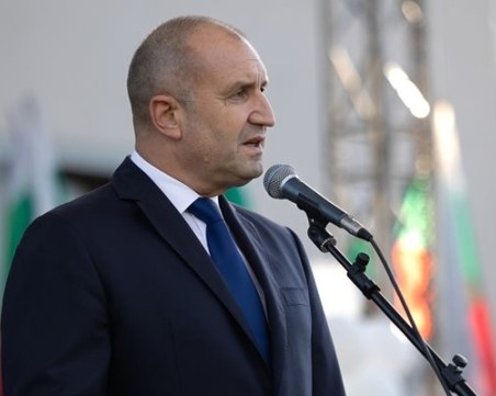 Радев: Свидетели сме на серия от авантюри с финансите