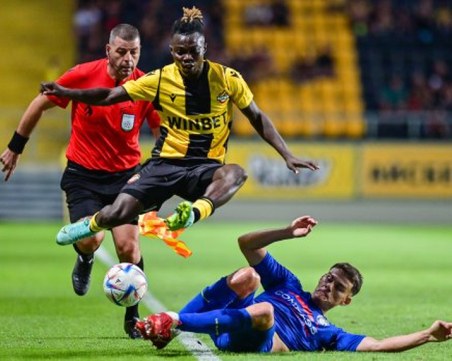 Самуел Акере подписа нов дългосрочен договор с Ботев