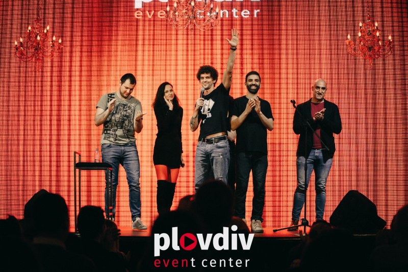 Нелепи ситуации, пикантен хумор и смях до мускулна треска в Plovdiv Event Center