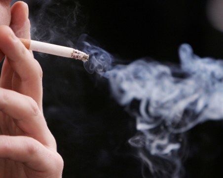 Франция забранява пушенето в паркове и плажове