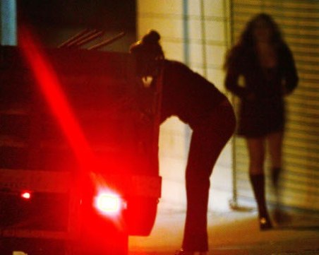 Мъж опита да принуди 19-годишна да проституира в София, арестуваха го