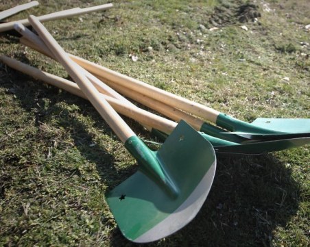 Правят първа копка на кътове за отдих на ул. 