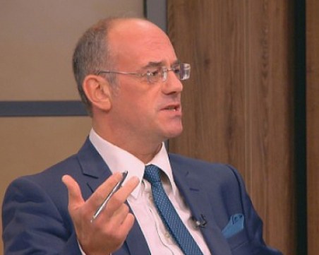 Проф. Семов: МОН нарушава закона, като не включва патриотичното образование в учебните програми