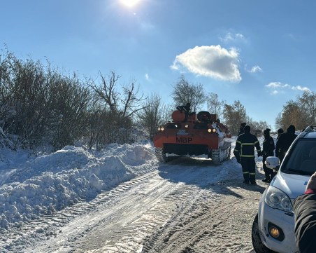Стотици населени места остават без ток, 55 училища няма да отворят врати