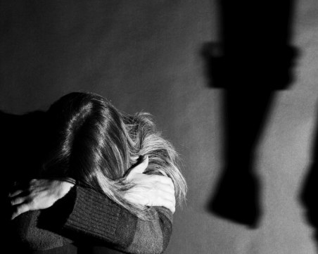 25-годишна жена е пребита от мъжа си в Бургас пред очите на малкия им син