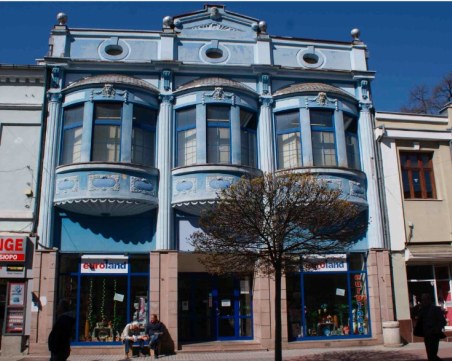 Къщата на д-р Проданов на Главната връща блясъка на фасадата си