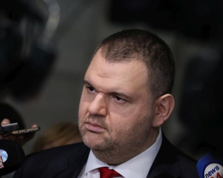 Пеевски към Денков: Не се справяте с управлението