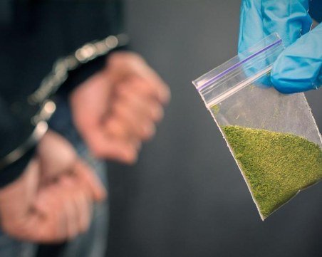 Служител на агенция 