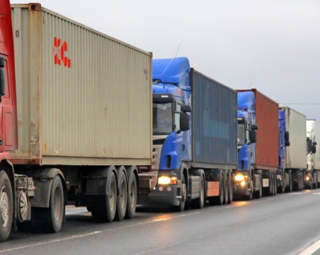 За трети път на едно и също място: Неизвестни извършители източиха горивото на камион, отбит за почивка