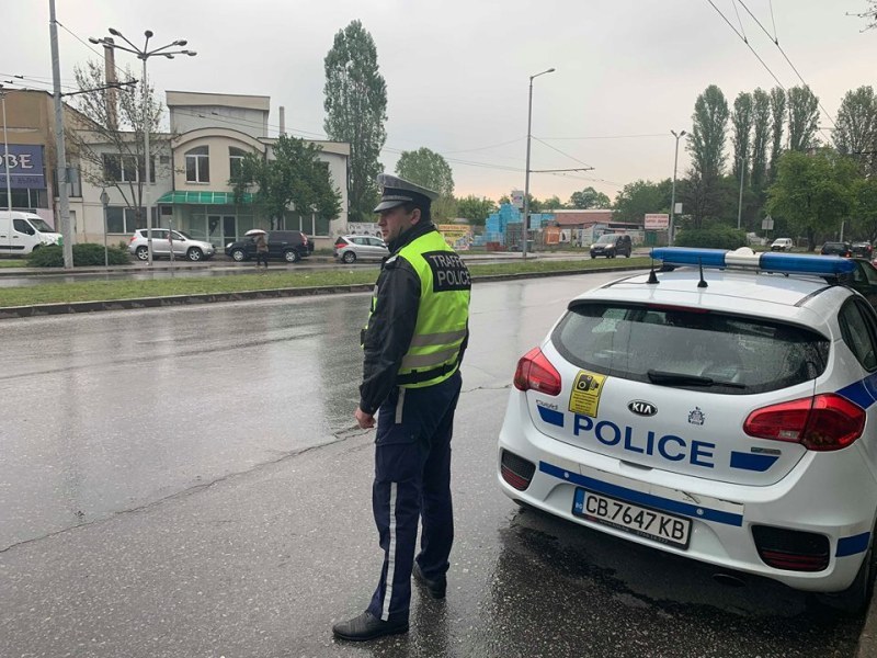 Хванаха мъж, шофирал нерегистриран автомобил в Пловдив