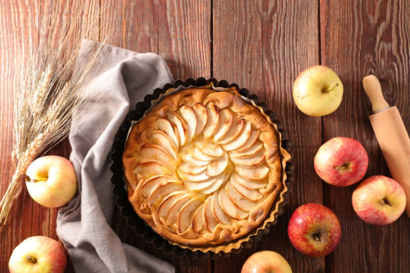 Най-лесният и бърз ябълков сладкиш, приготвя се само за 10 минути