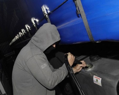 Арестуваха трима младежи за кражба на гориво край Скутаре