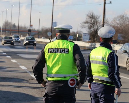 Непълнолетен открадна кола в пловдивско село и катастрофира на АМ „Тракия