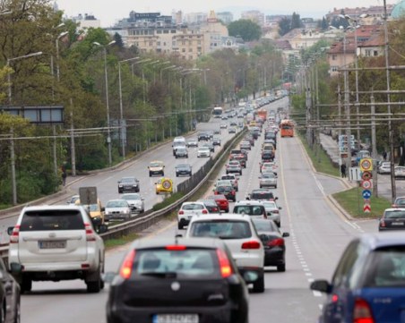 От утре влиза сила забраната за стари коли в центъра на София