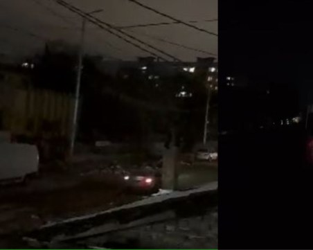 Щетите от снежната буря продължават: Основна улица в Източен тъне в мрак вече една седмица