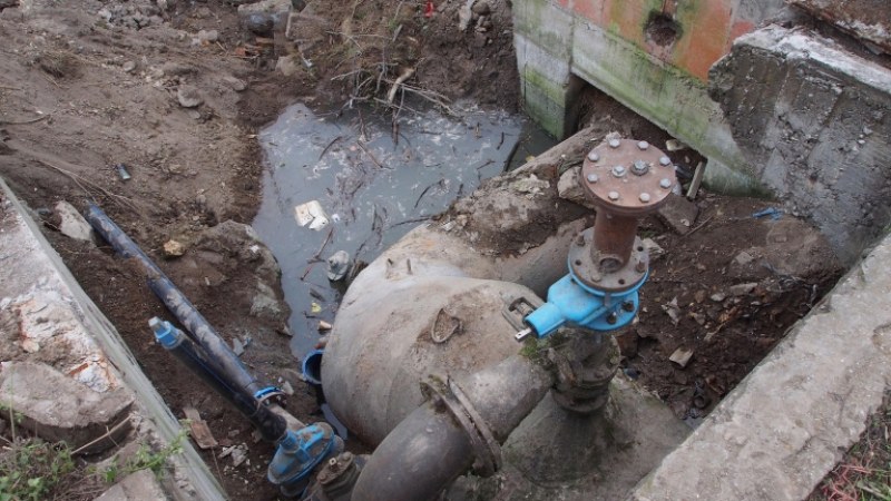 Аварии на водопроводи в Центъра и Южен, без вода са и няколко села в Пловдивско