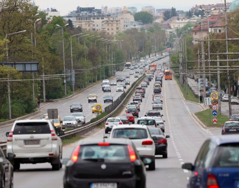 От утре влиза сила забраната за стари коли в центъра на София