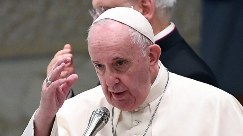 Папа Франциск е с остър инфекциозен бронхит