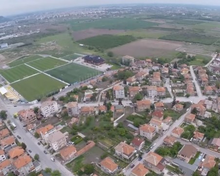 Кметът на „Южен” се зае с безводието в Коматево, полага основните и на новия парк от 70 дка