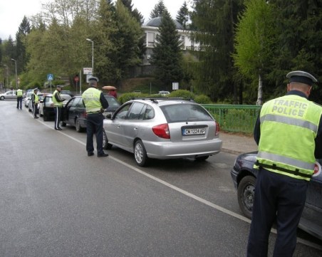Полицията глоби над 3300 шофьори за ден
