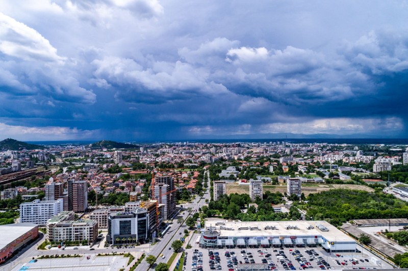 Облаци покриват небето над Пловдив, но температурите леко се повишават