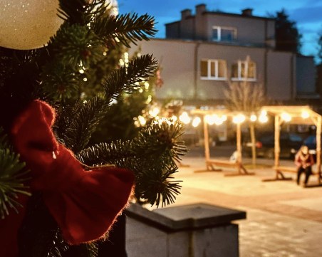 Коледните светлини грейнаха в Брезово
