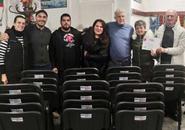 Браво Пловдив дари 30 чисто нови стола на пенсионерския клуб